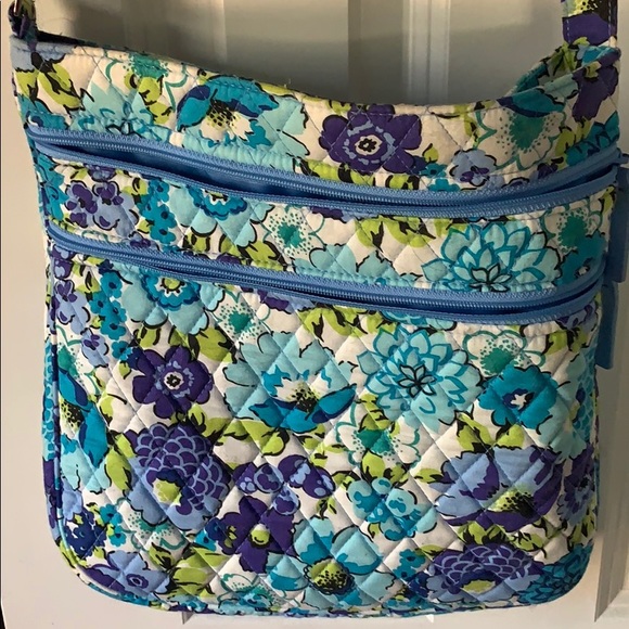 Vera Bradley Handbags - Vera Bradley crossbody bag